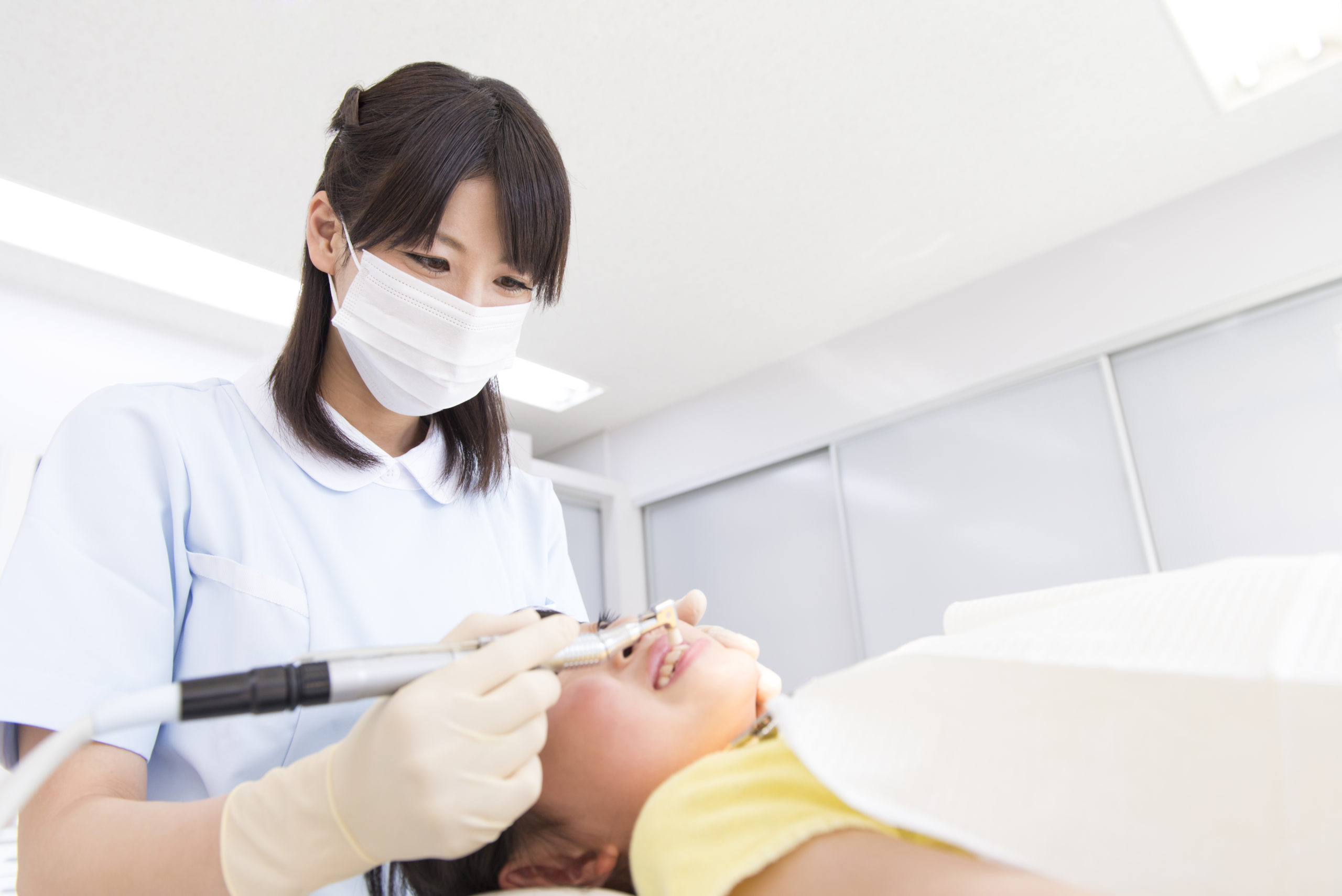 歯科のEMSエアフロー｜歯の汚れや着色をすっきり落とすクリーニング